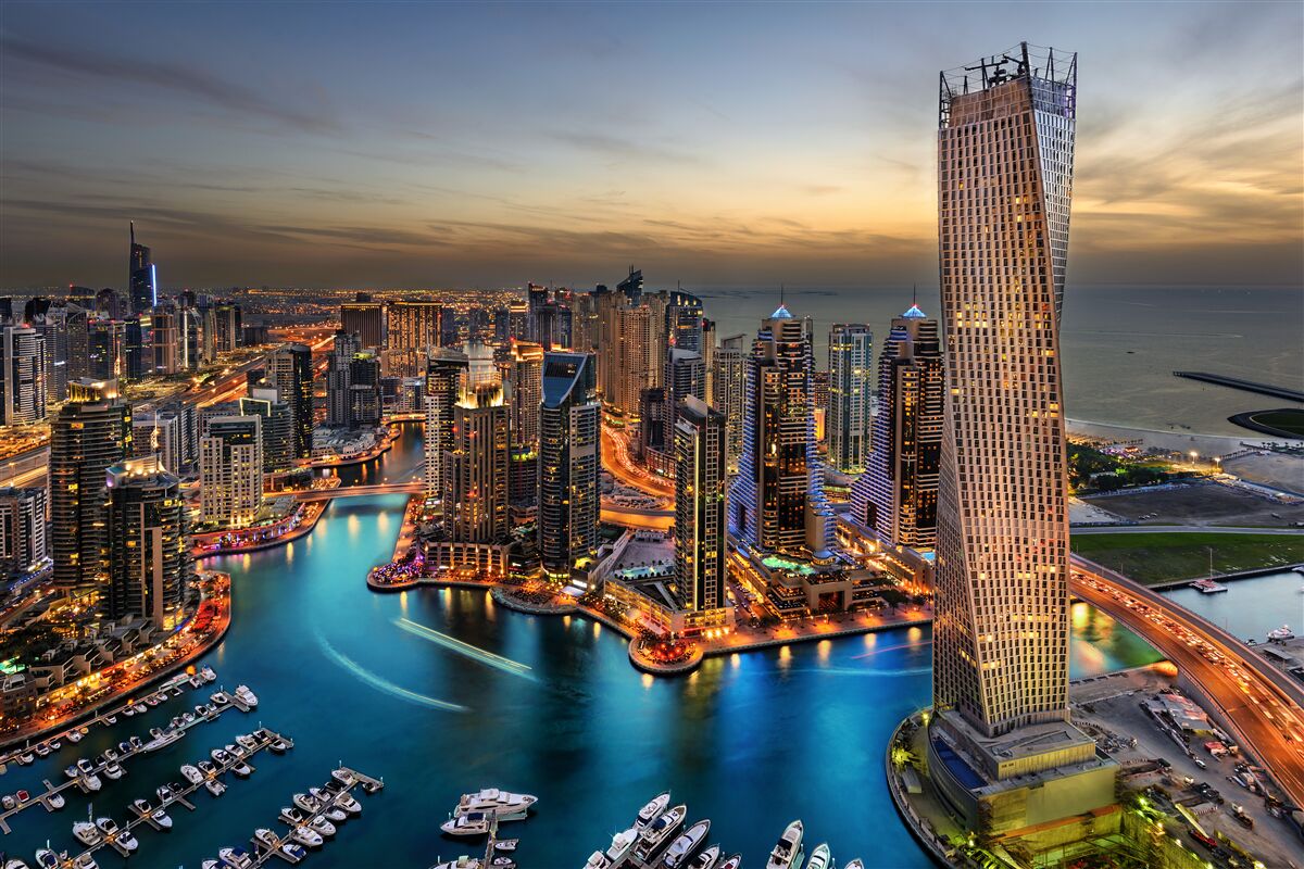 Fototapet linia de orizont a clădirilor de seară în dubai