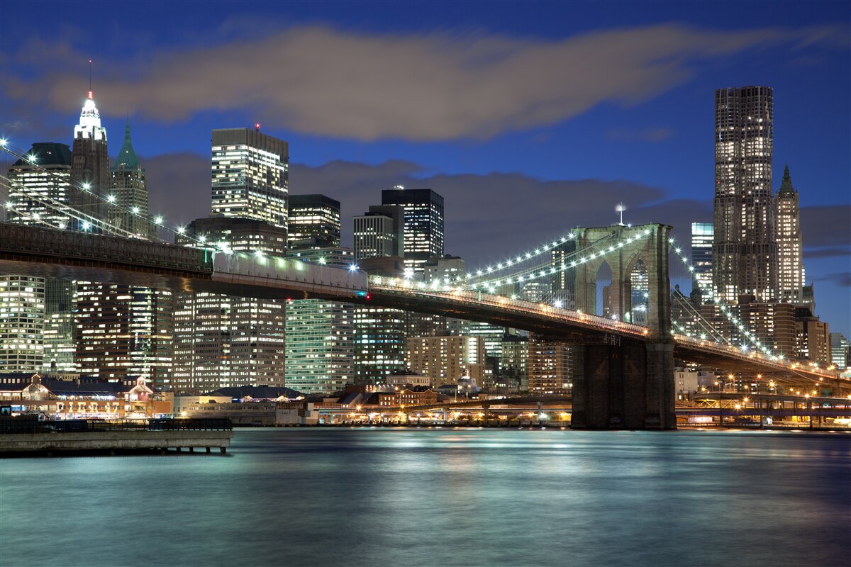 Fototapet orașul noaptea împodobește contururile podului Brooklyn