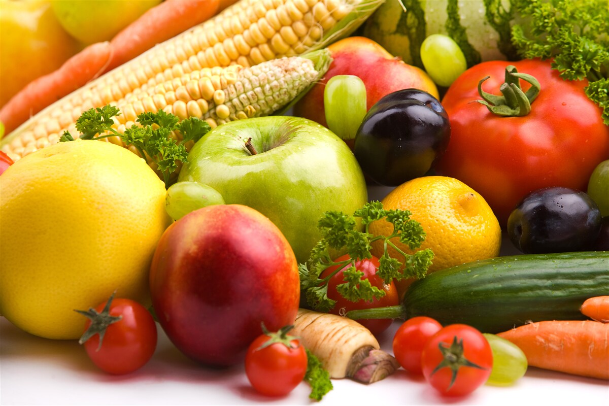 Fototapet fructe și legume aranjate