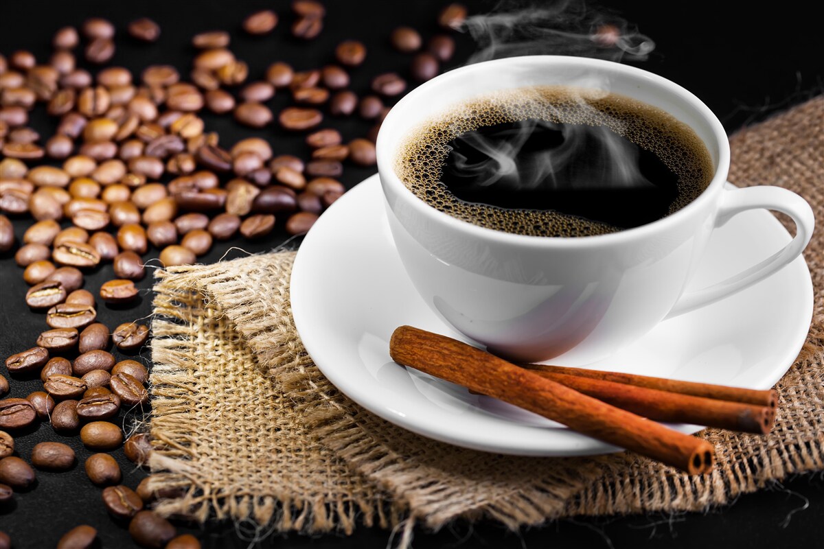Fototapet ceașcă de cafea cu crenguțe de scorțișoară
