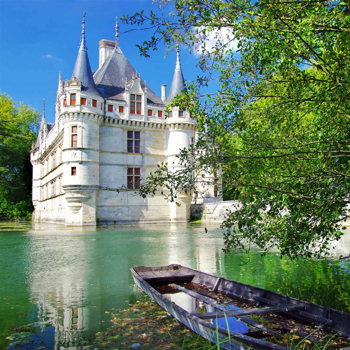 Fototapet palatul de vară este situat pe malul unui lac