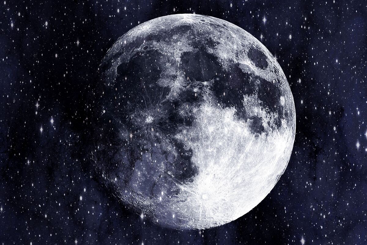 Fototapet o imagine mare a lunii este vizibilă printre stele