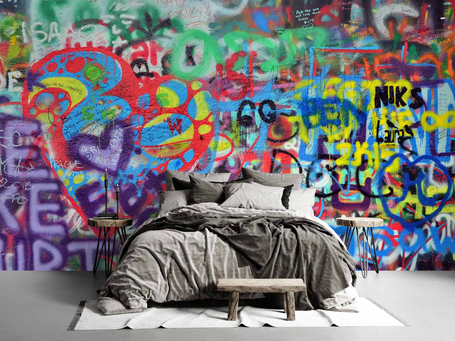 Fototapet graffiti desenat pe un perete