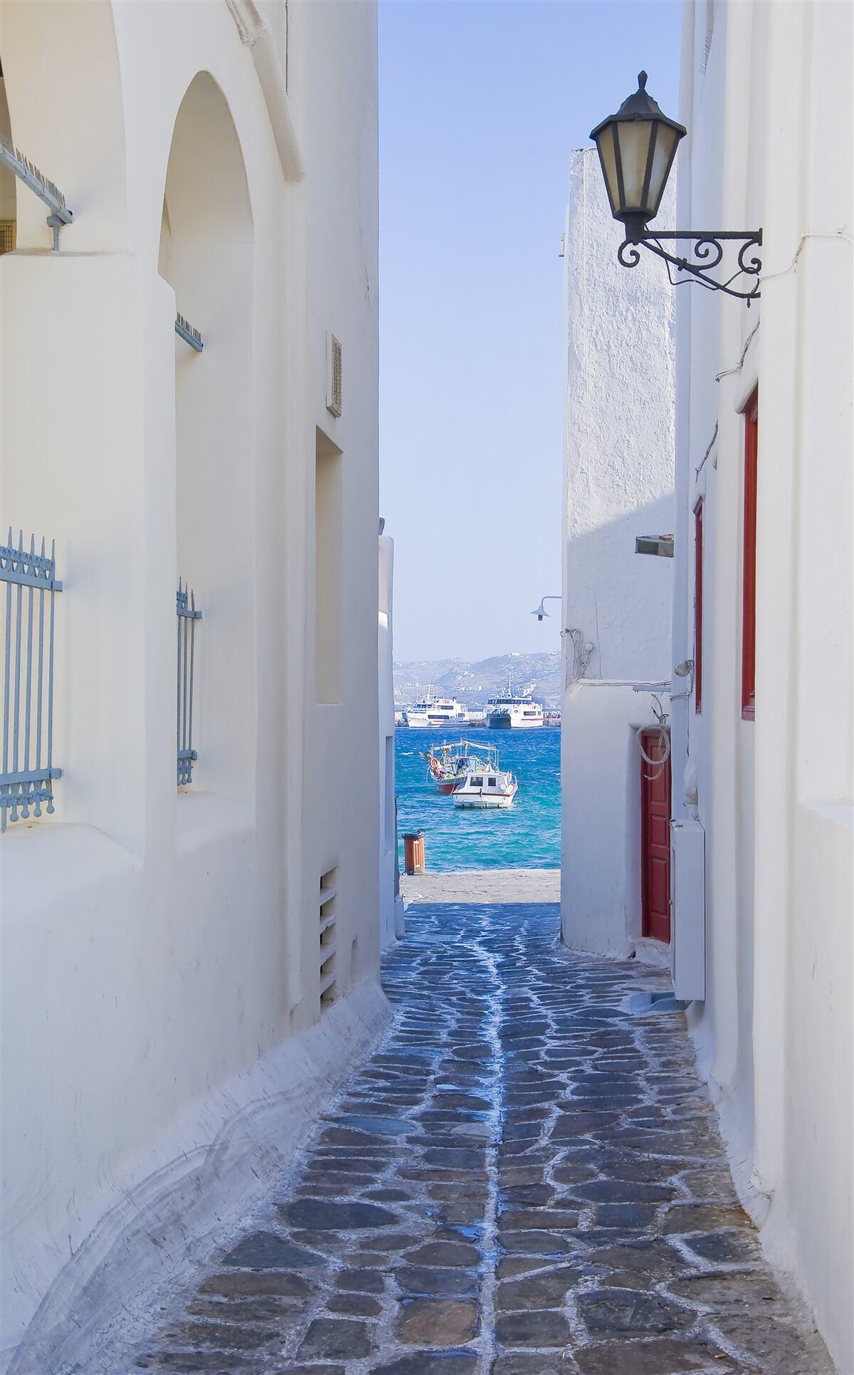 Fototapet drum îngust spre coastă în grecia