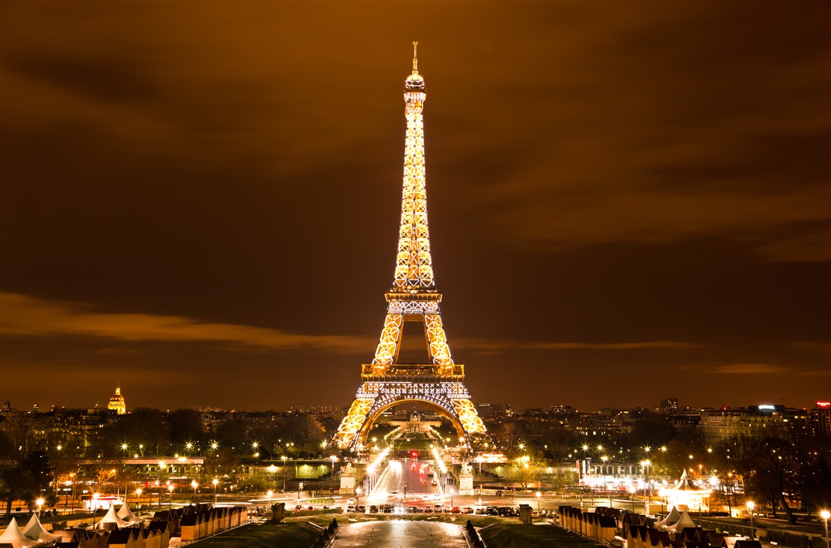 Fototapet turnul eiffel luminat noaptea