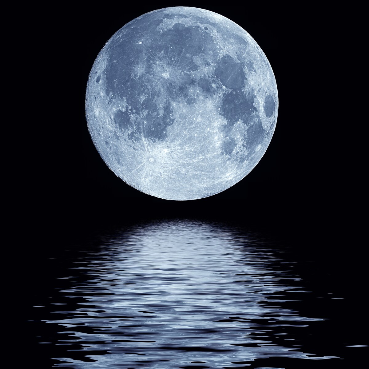 Fototapet luna plină este vizibilă în reflexia apei mării
