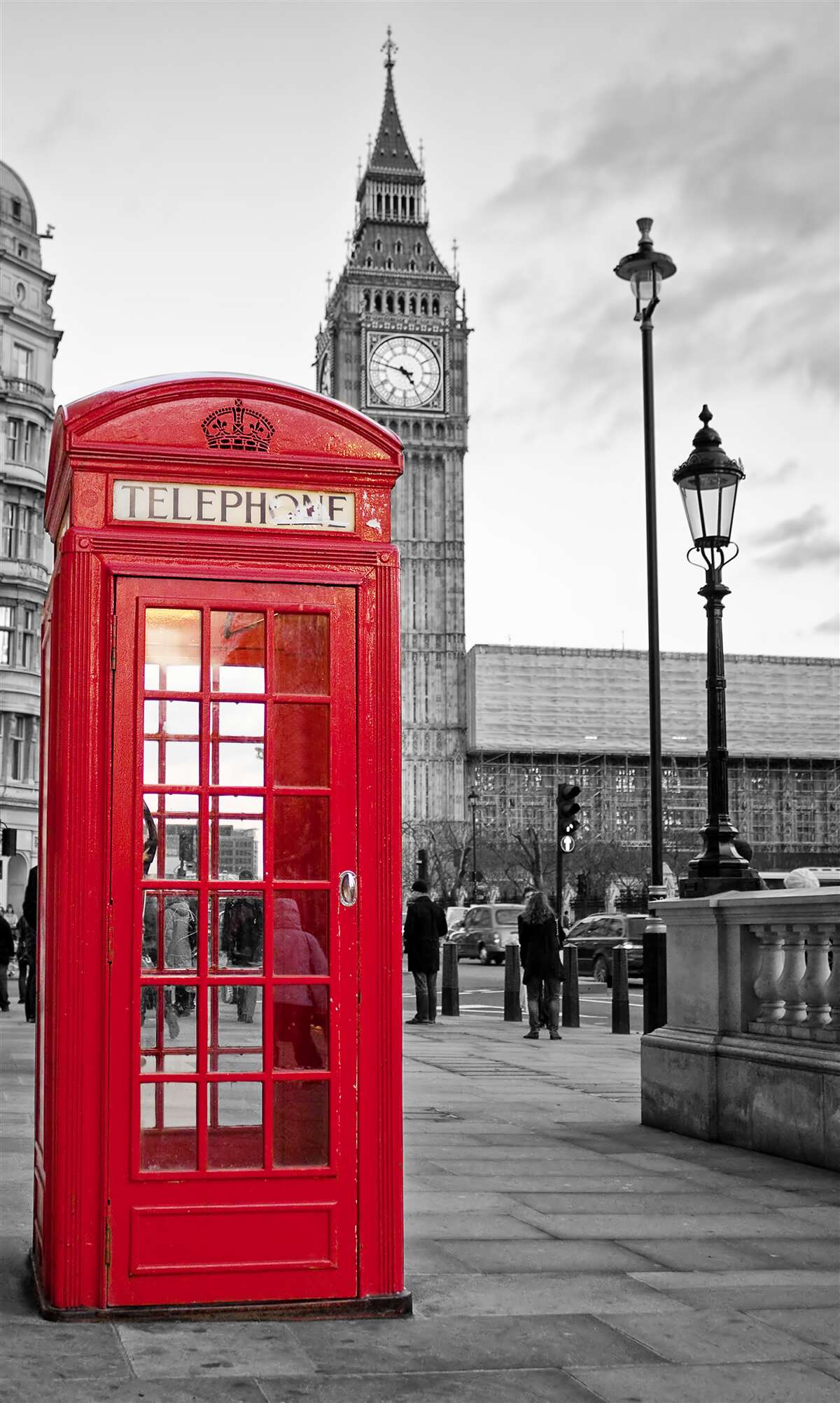 Fototapet în centru, lângă Big Ben, există o cabină telefonică roșie