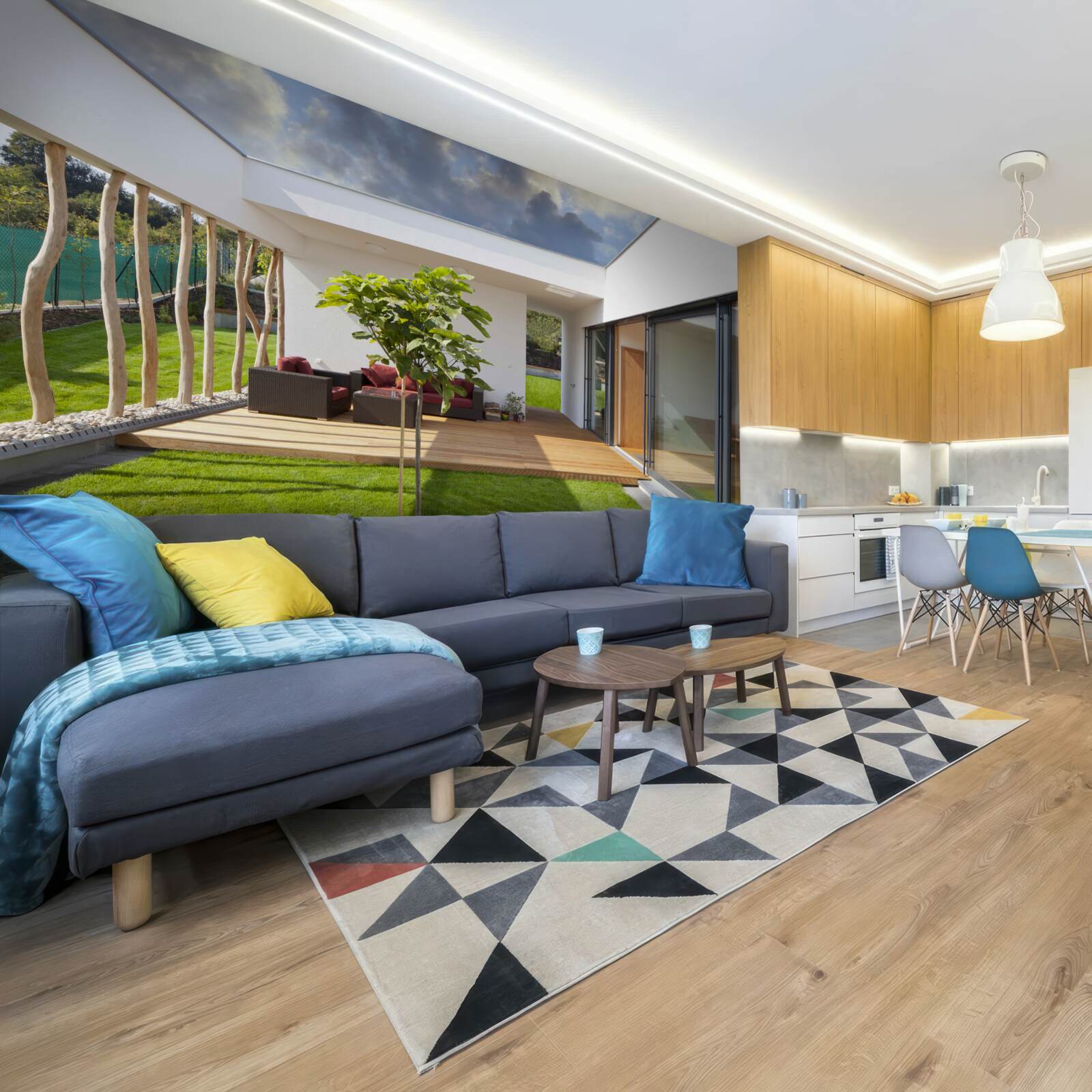 Fototapet design interior modern folosind elemente din lemn și plante
