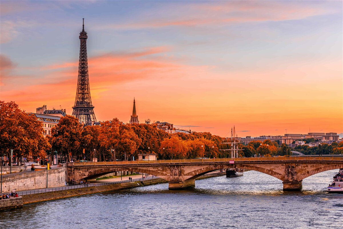 Fototapet toamna a sosit în vechiul paris