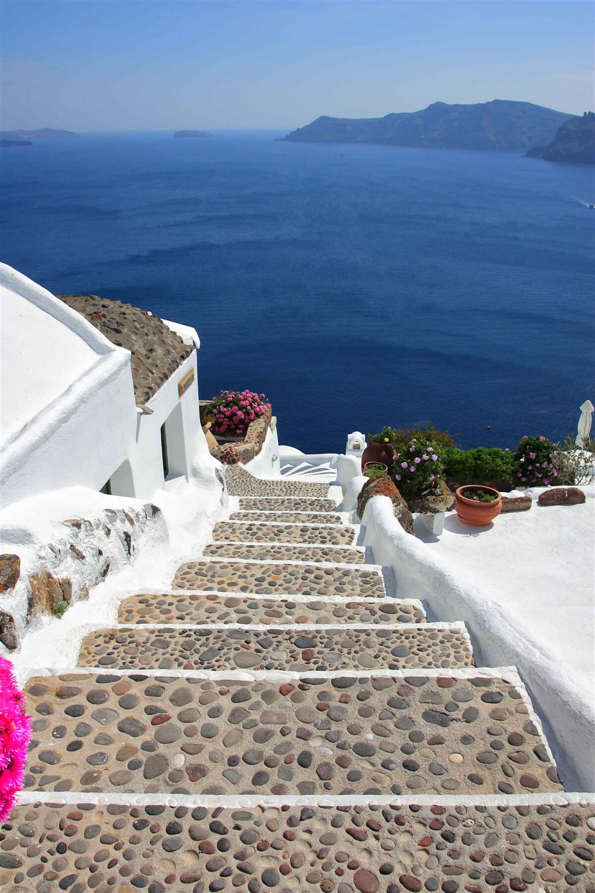 Fototapet scări care duc la mare și la promenadă în grecia