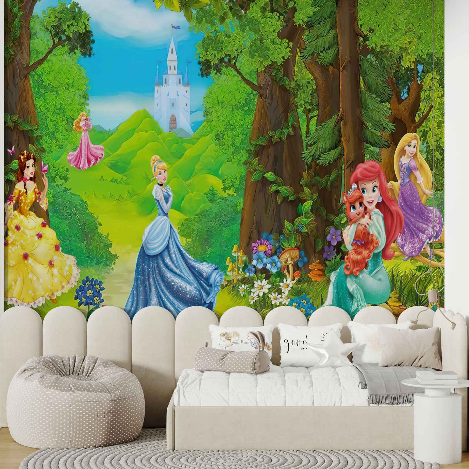 Fototapet prințesele din desenele animate disney fac o plimbare în pădure