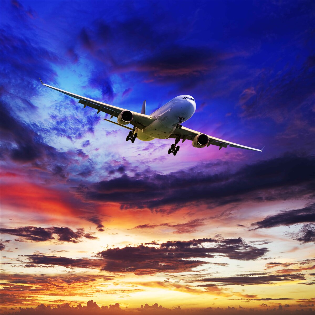 Fototapet avion de pasageri pe cerul de seară