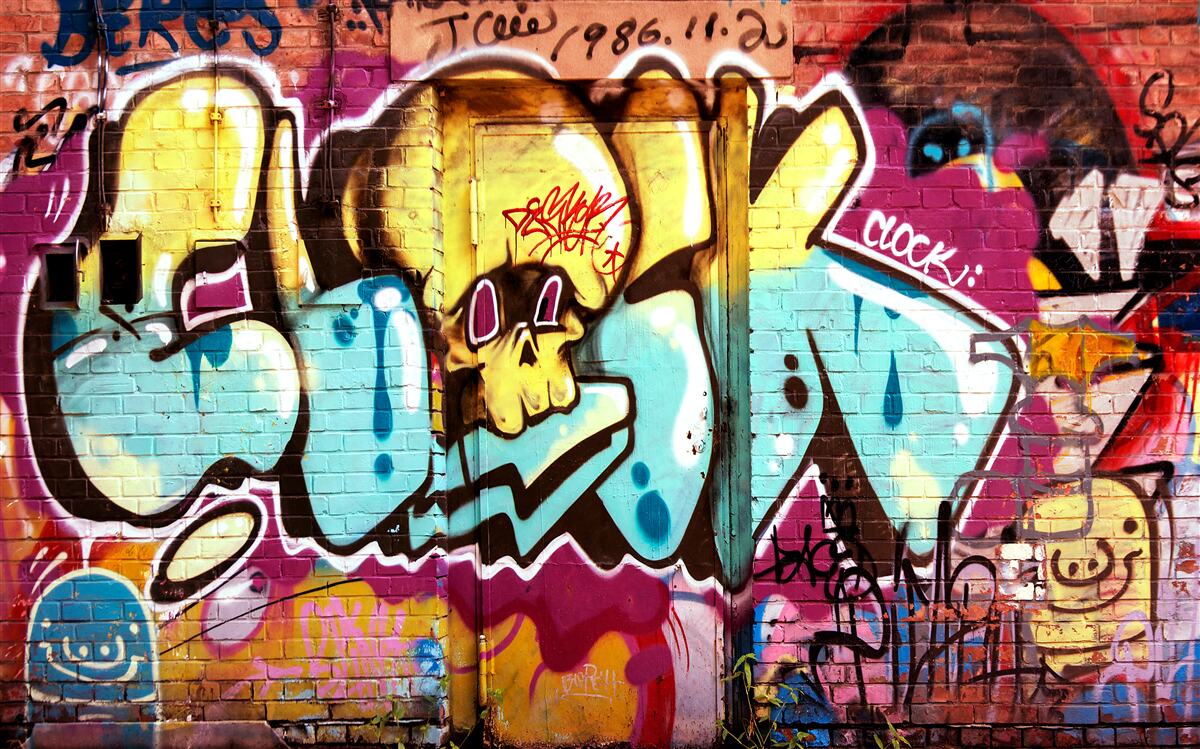 Fototapet graffiti cu litere luminoase